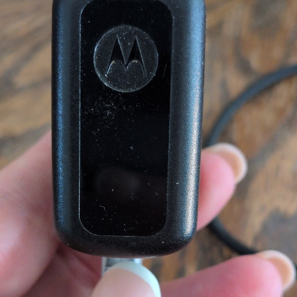 Motorola Micro-USB Wall Charger SKN5004A Black‎ with Charging Cable
